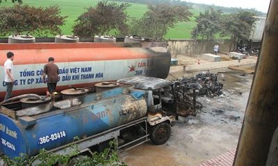 Thanh Hóa: Chập điện cháy xe chiết dầu khiến hai người bị bỏng