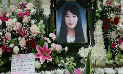 Đám tang nữ thuyền viên anh hùng trong vụ chìm phà Sewol