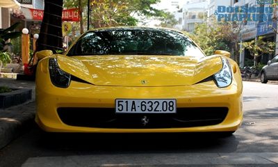 Bộ đôi siêu xe Ferrari 458 Italia gầm rú, “xào chẻ” trên phố