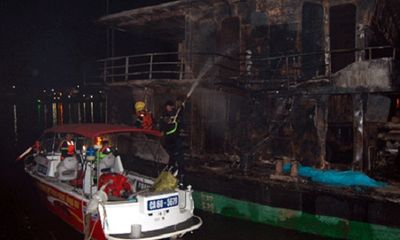 Cháy sà lan chở dầu trên sông Đồng Nai, 4 người thương vong