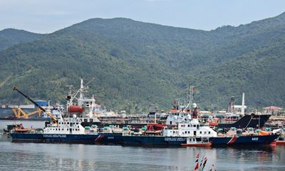 Sửa chữa tàu Cảnh sát biển VN bị tàu Trung Quốc tấn công