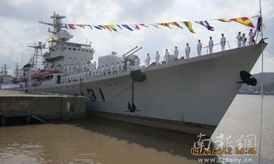 Trung Quốc “phù phép” tàu hải quân thành tàu hải giám