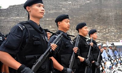 Bắc Kinh bố trí 150 xe bọc thép chống khủng bố 