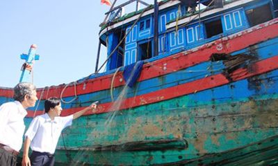 Huyện đảo Hoàng Sa mua lại con tàu bị Trung Quốc đâm chìm
