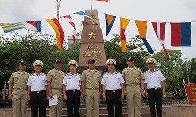 Hải quân Việt Nam và Philippines giao lưu trên đảo lần đầu tiên 