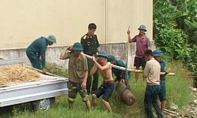 Nghệ An: Kéo lưới bắt cá, phát hiện quả bom nặng 300kg