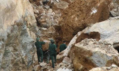 Phú Thọ: Sập mỏ đá, 2 công nhân bị vùi lấp