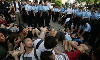 500 người Hồng Kông biểu tình phản đối Trung Quốc bị bắt