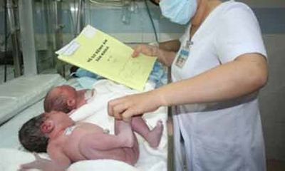  Một sản phụ ở Hà Giang sinh hai em bé trong một tháng