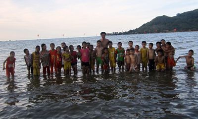 Thầy giáo 9 năm liền dạy bơi miễn phí cho hàng nghìn học sinh