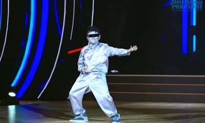 Giám khảo đứng ngồi không yên trong tập 2 Bước nhảy hoàn vũ nhí