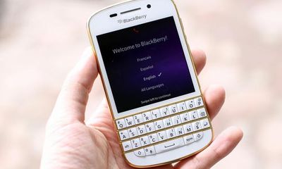 BlackBerry Q10 Gold: Điện thoại cao cấp với bàn phím QWERTY