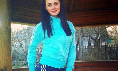 Phẫn nộ với cô gái Ukraina cướp đồ của nạn nhân MH17