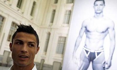 Chấn động: Ronaldo ăn cắp thương hiệu CR7?