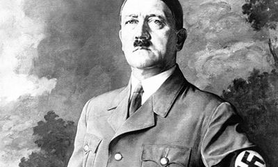 Vì sao trùm phát xít Hitler cắt cụt ria mép?