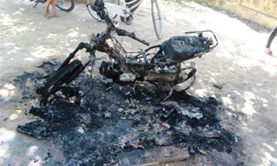 Hai “cẩu tặc” bị dân vây đánh, đốt xe giữa ban ngày