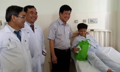 Tập đoàn Y khoa Hoàn Mỹ chữa trị miễn phí cho bệnh nhi Côn Đảo