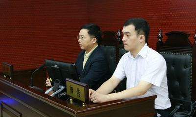 Giáo sư Trung Quốc ra tòa vì tố giác 