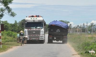 Né trạm cân, xe quá tải “băm nát” đường nông thôn