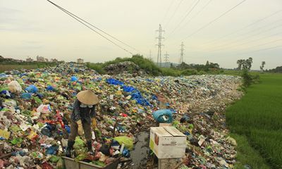 Dân ngột ngạt vì hàng chục năm sống chung với bãi rác