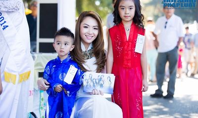 Hoa hậu Jennifer Chung tổ chức trung thu cho trẻ em tại bang Cali