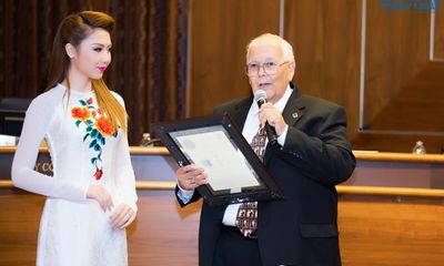 Hoa hậu Jennifer Chung được Thị Trưởng Newark vinh danh
