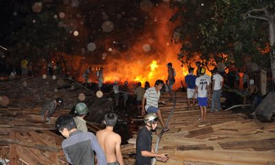 Cháy lớn thiêu rụi Công ty sách và thiết bị trường học Phú Yên