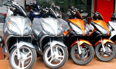 Xe tay ga Honda tăng giá mạnh ở Việt Nam
