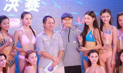 Châu Tinh Trì uể oải đứng giữa dàn mỹ nhân bikini