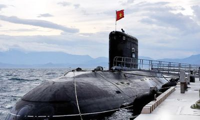 Tàu ngầm huấn luyện ở Cam Ranh