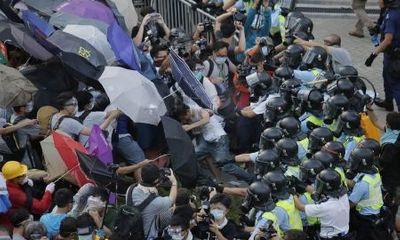 Chùm ảnh: Người biểu tình Hong Kong đụng độ với cảnh sát