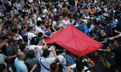 Trưởng Đặc khu Hong Kong ra lời kêu gọi khẩn cấp sau vụ ẩu đả