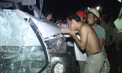 Quảng Trị: Ô tô va chạm xe máy, 7 người thương vong