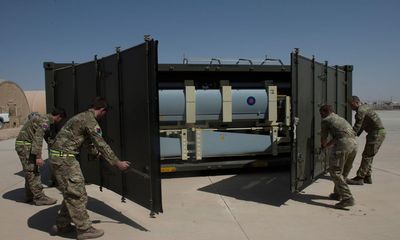 Ngoạn mục 4 lính Anh lắp ráp UAV 450kg trong “nháy mắt”