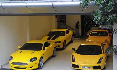 Đại gia bí ẩn và bộ sưu tập siêu xe toàn màu vàng