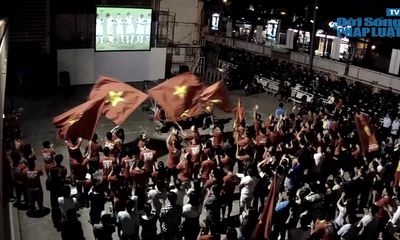 Clip: Ấn tượng màn cổ động của CĐV U19 Việt Nam