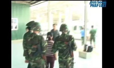 Clip: Biên phòng Hà Tĩnh bắt giữ đối tượng mang lệnh truy nã về tội buôn người