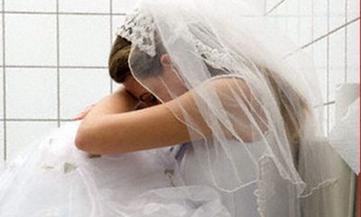Cô dâu ly hôn sau 13 ngày chung sống vì chồng “yêu” quá mức