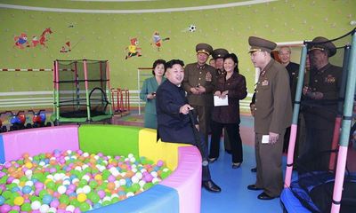 Nhà lãnh đạo Kim Jong-un thăm trại trẻ mồ côi ở Bình Nhưỡng