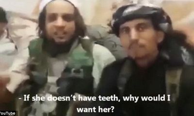 Clip: Bát nháo cảnh phiến quân IS mua bán phụ nữ tại 'chợ nô lệ'