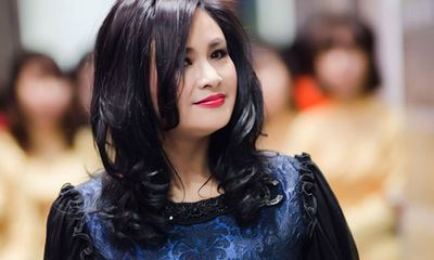 Diva Thanh Lam lên chức bà ngoại ở tuổi 45