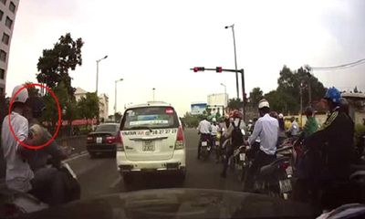 Video: Những pha cướp gương ôtô táo tợn khiến tài xế phải sững sờ