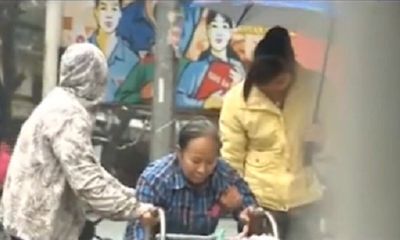 Video: Camera giấu kín - Bà già qua đường P2/2