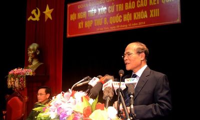 Chủ tịch Quốc hội tiếp xúc cử tri với lực lượng vũ trang Hà Tĩnh