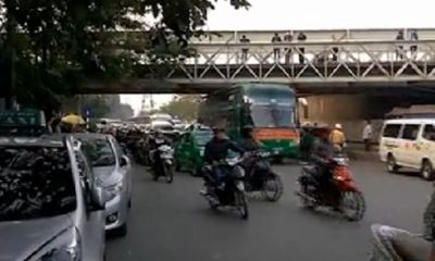 Video: Xe khách mắc kẹt dưới gầm cầu Long Biên