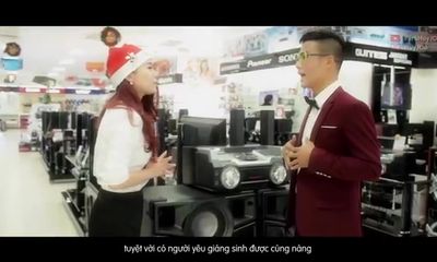 Linh Miu gợi cảm trong clip 'Giáng sinh bên nàng' của Huy JOo