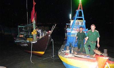 Miền Nam - Cứu hộ thành công 5 thuyền viên gặp nạn trên biển Vũng Tàu