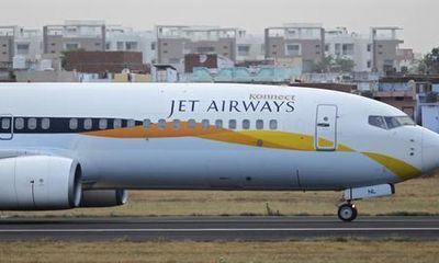 Máy bay Ấn Độ bốc cháy động cơ vì bị chim va vào