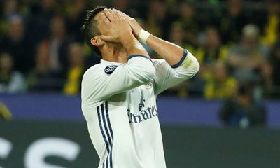 Ronaldo bỏ bóng đá người, đối mặt án phạt cấm thi đấu 3 trận