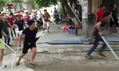 Truy sát kinh hoàng ở ngõ chợ Khâm Thiên, 2 người bị thương nặng
